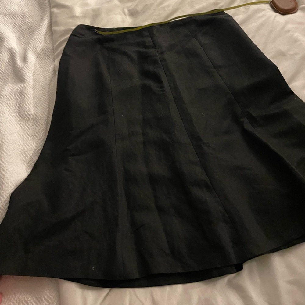 Back zip classic black skirt
